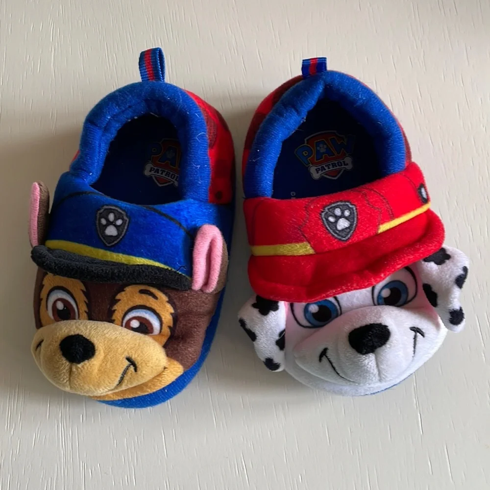 Paw patrol unisex slippers size 5/6